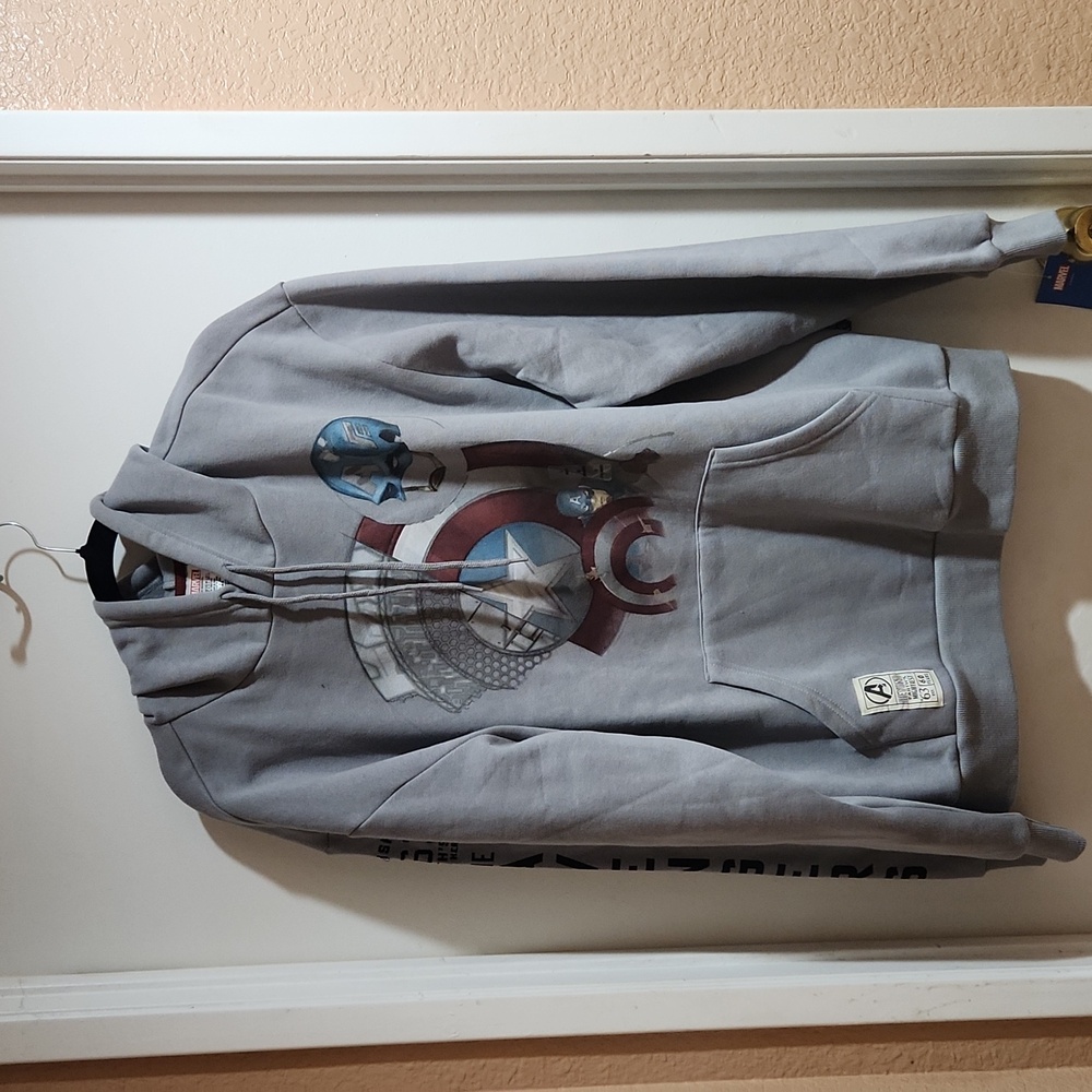 NWT Grey Marvel Avengers Sweatshirt purchased at Disneyland. Size Large